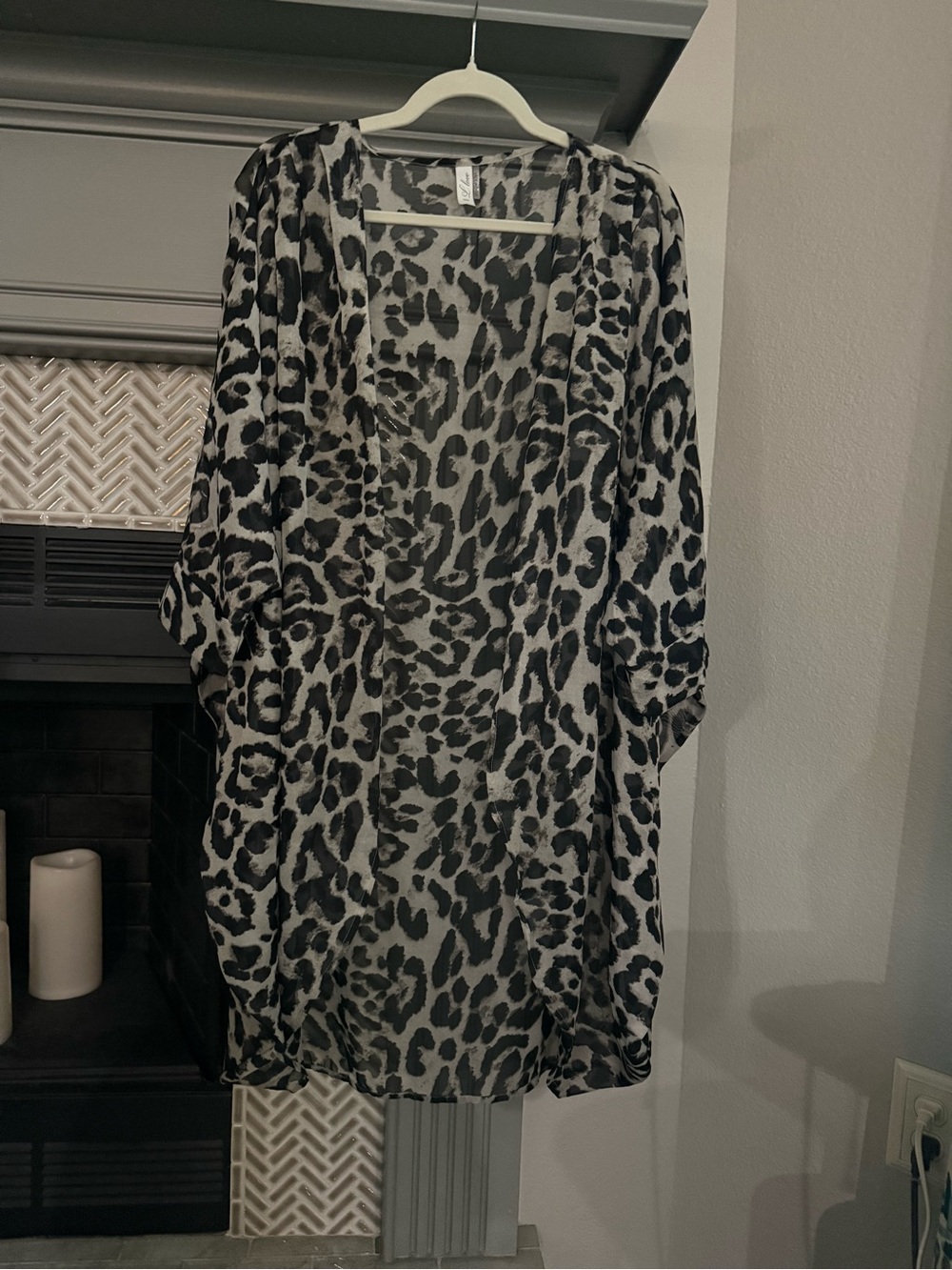 Leopard Print Open Front 3/4 length Cuffed Sleeve Kimono - Black & Gray